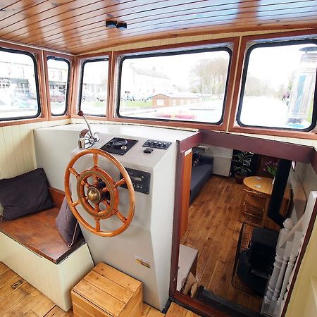 Отель Roisin Dubh Houseboat Sallins Экстерьер фото